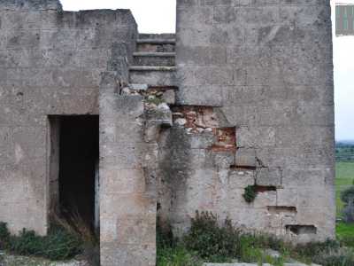 Siamo sopra e ci arrampichiamo su un terrazzino sopraelevato, per raggiungere il punto panoramico migliore